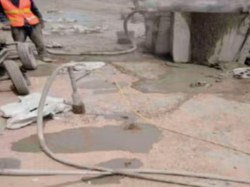 林芝水泥混凝土路面板底注浆技术 路面脱空注浆整治方案